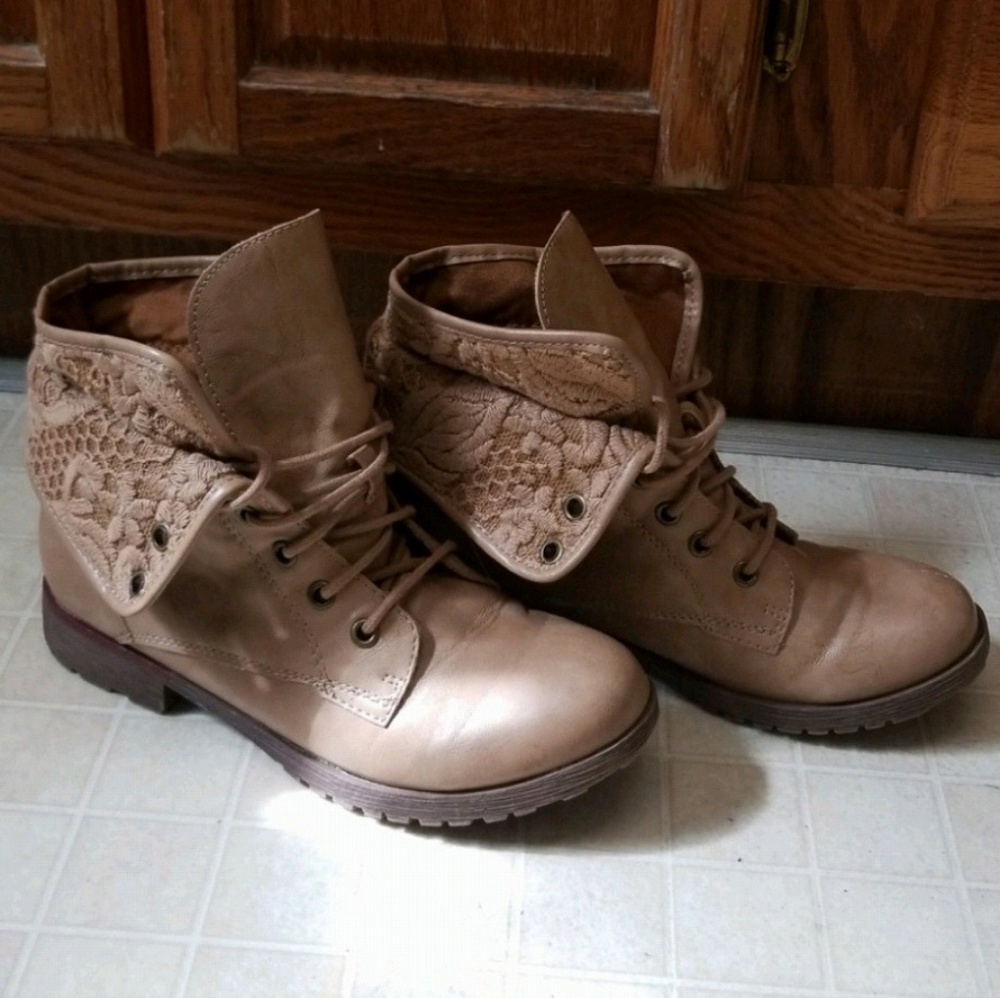 Rock and candy spraypaint boots